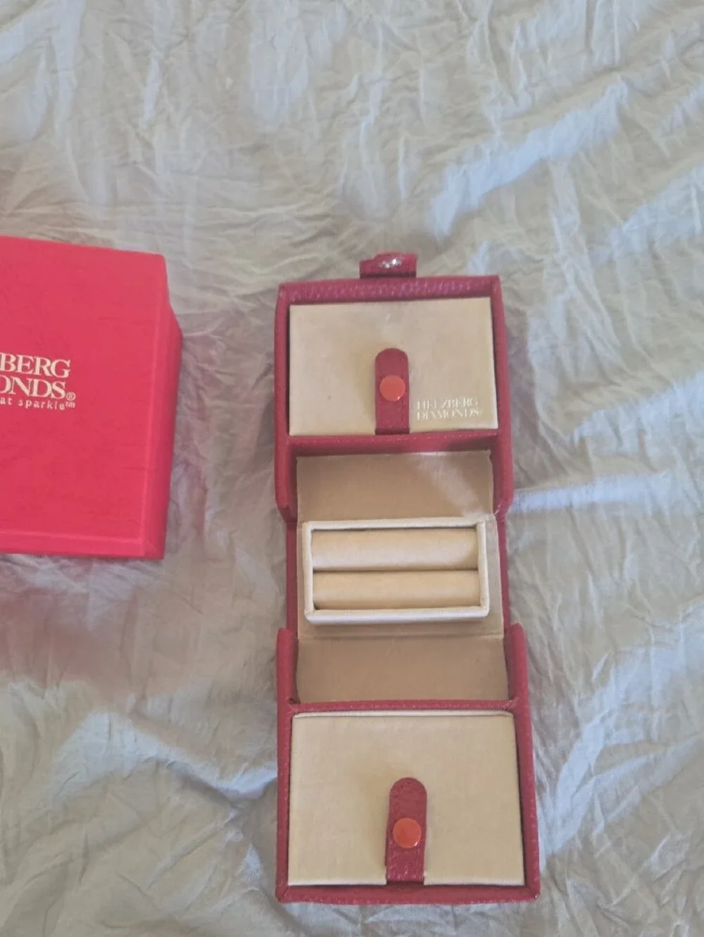 Helzberg Diamonds compact red